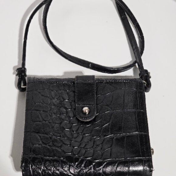 Elegant Liz Claiborne New York Black Leather Crossbody Bag - Versatile Compact - Picture 4 of 7